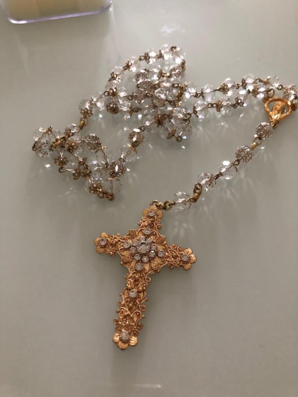 Terço com zircônia dourado folheado